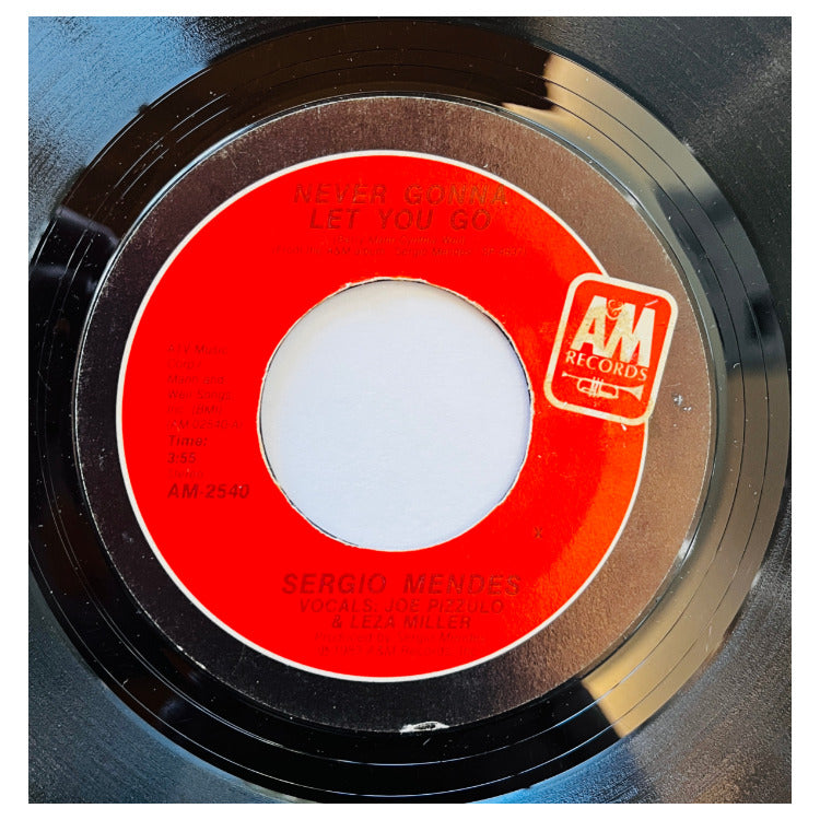 SERGIO MENDES - NEVER GONNA LET YOU GO | 7" SINGLE VINILO USADO